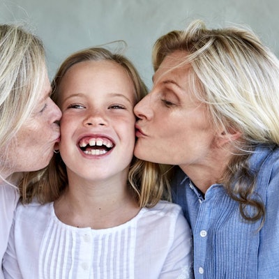 Oma_Enkel_Tochter_Großeltern