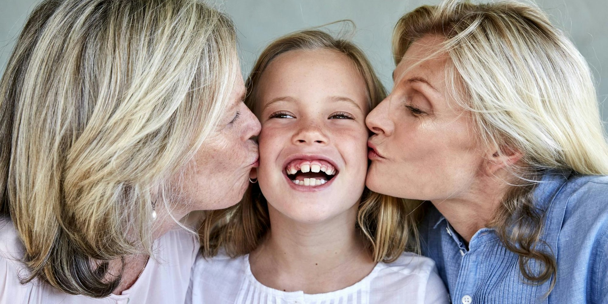 Oma_Enkel_Tochter_Großeltern