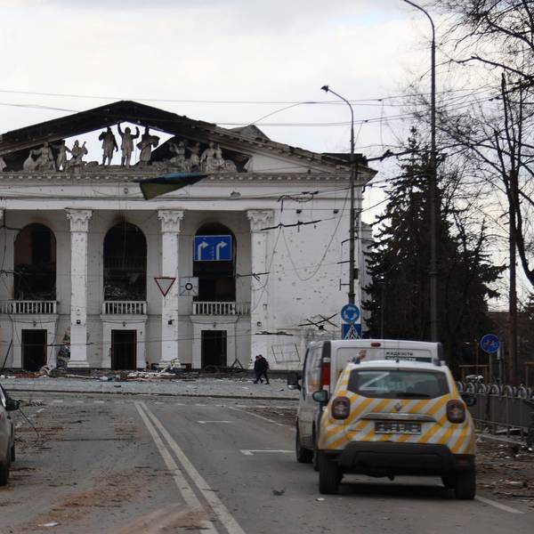 Mariupol Theater front ap 0505