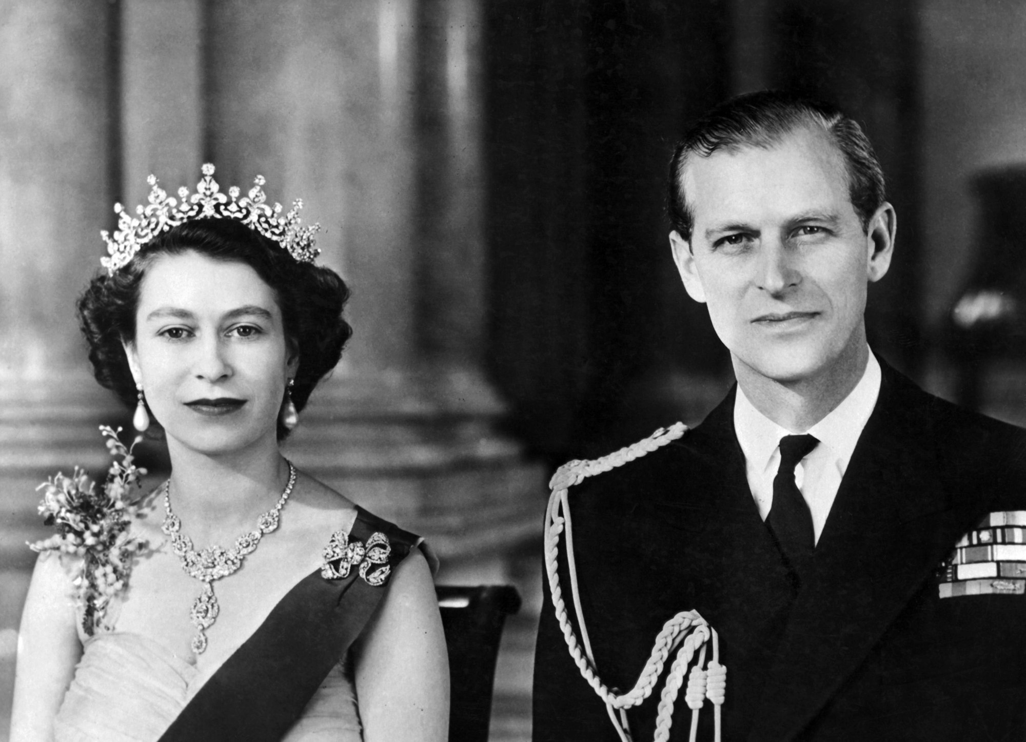 Queen Elizabeth II. posiert mit ihrem Ehemann Prinz Philip