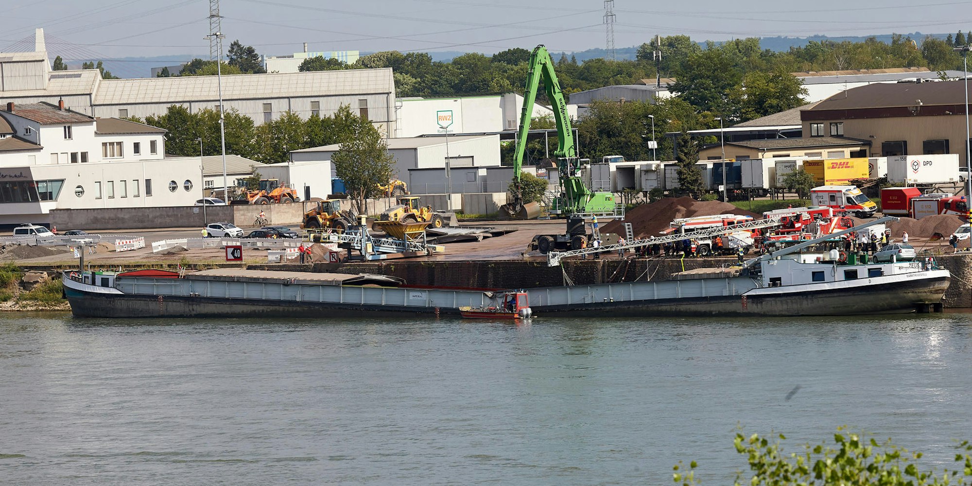 Schiff durchgeknickt dpa