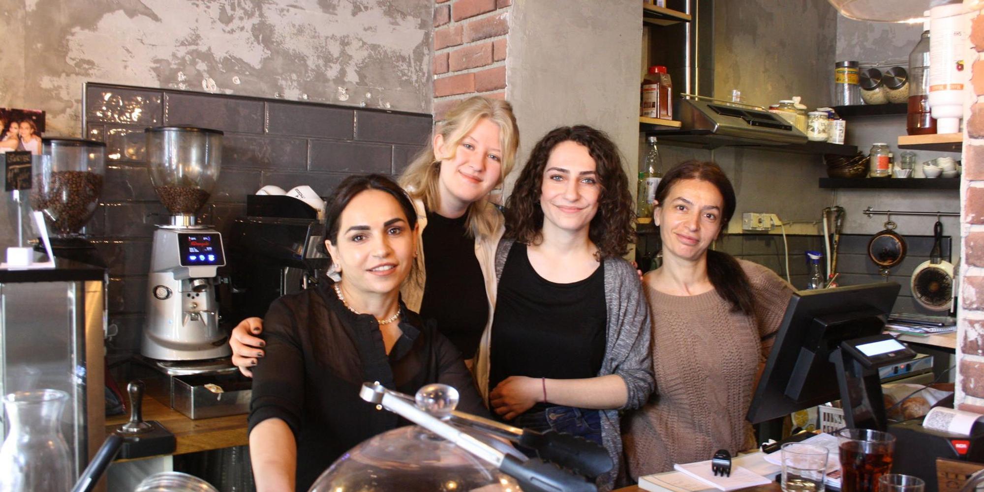 Qumri, Maja, Rozerin und Münthea