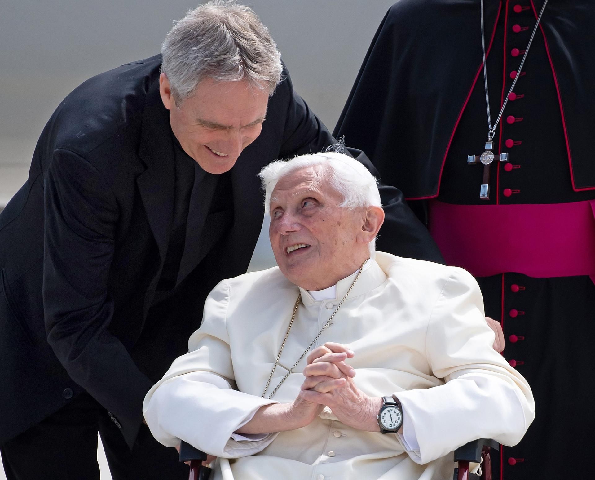 Gänswein und Benedikt