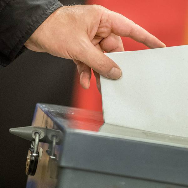 Wahlurne Symbolbild
