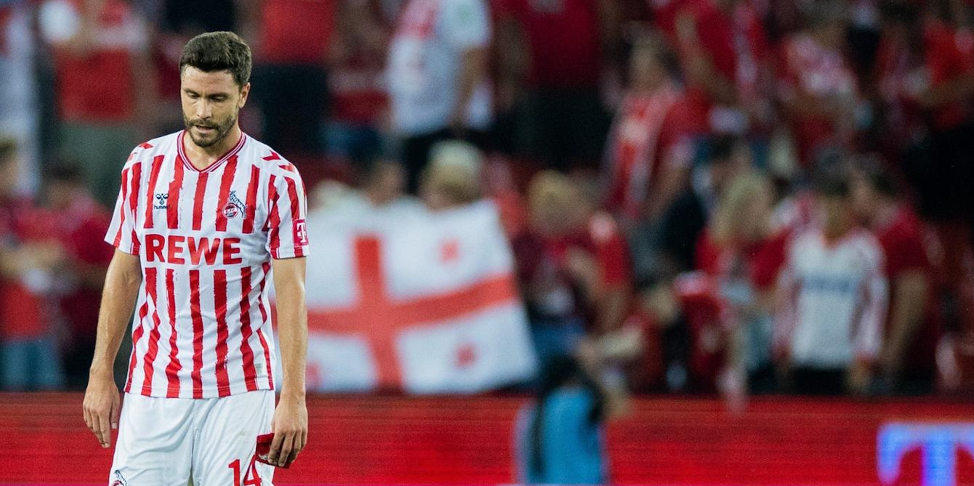 Baumgart klatscht den Fans Beifa