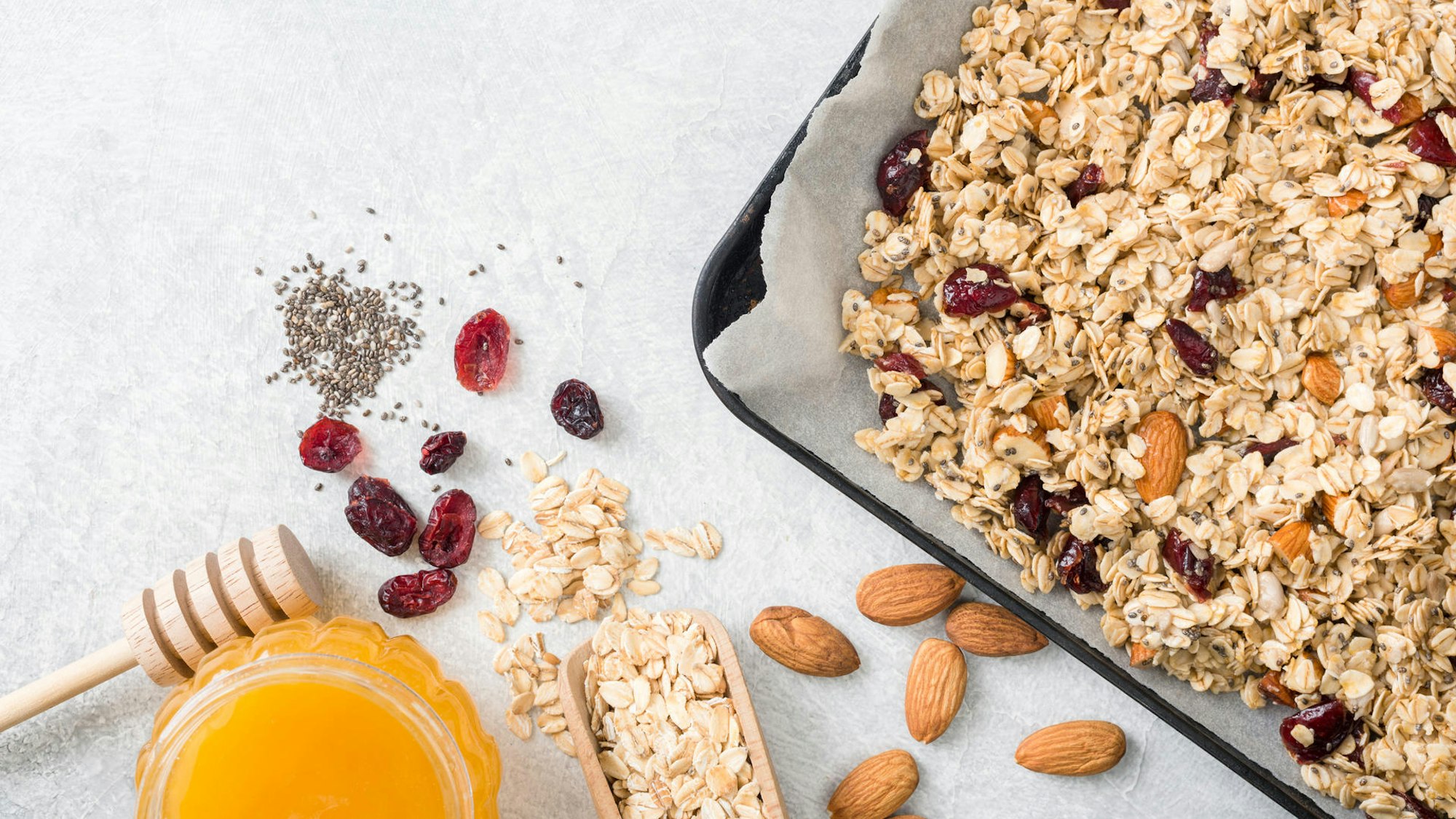 Leckeres Granola wird den Liebsten zu Weihnachten das Frühstück versüßen.