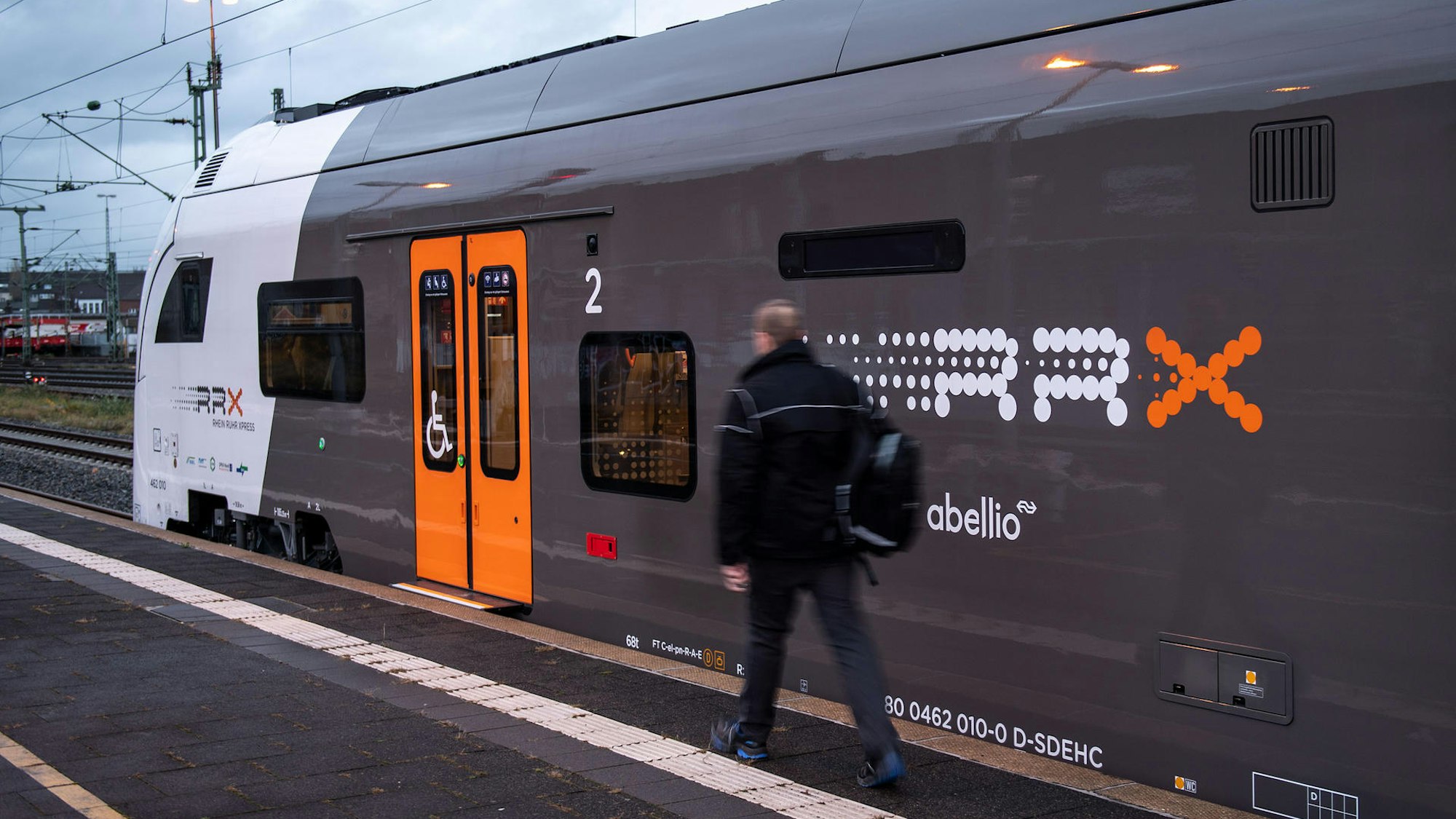 Der RRX im Düsseldorfer Hauptbahnhof