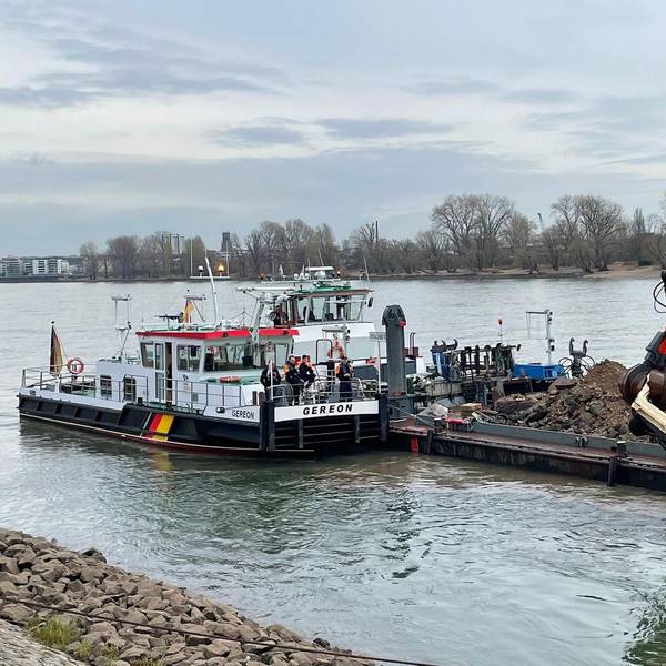 Wassertaxi am Haken