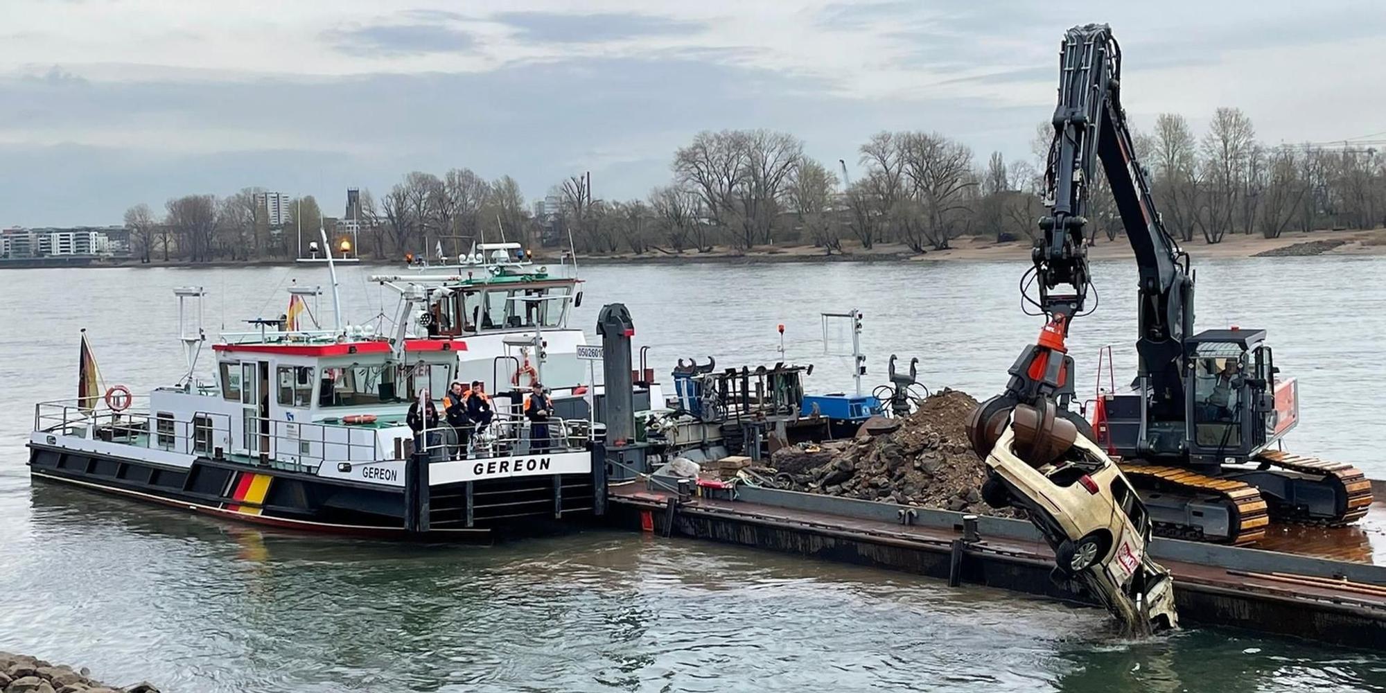 Wassertaxi am Haken