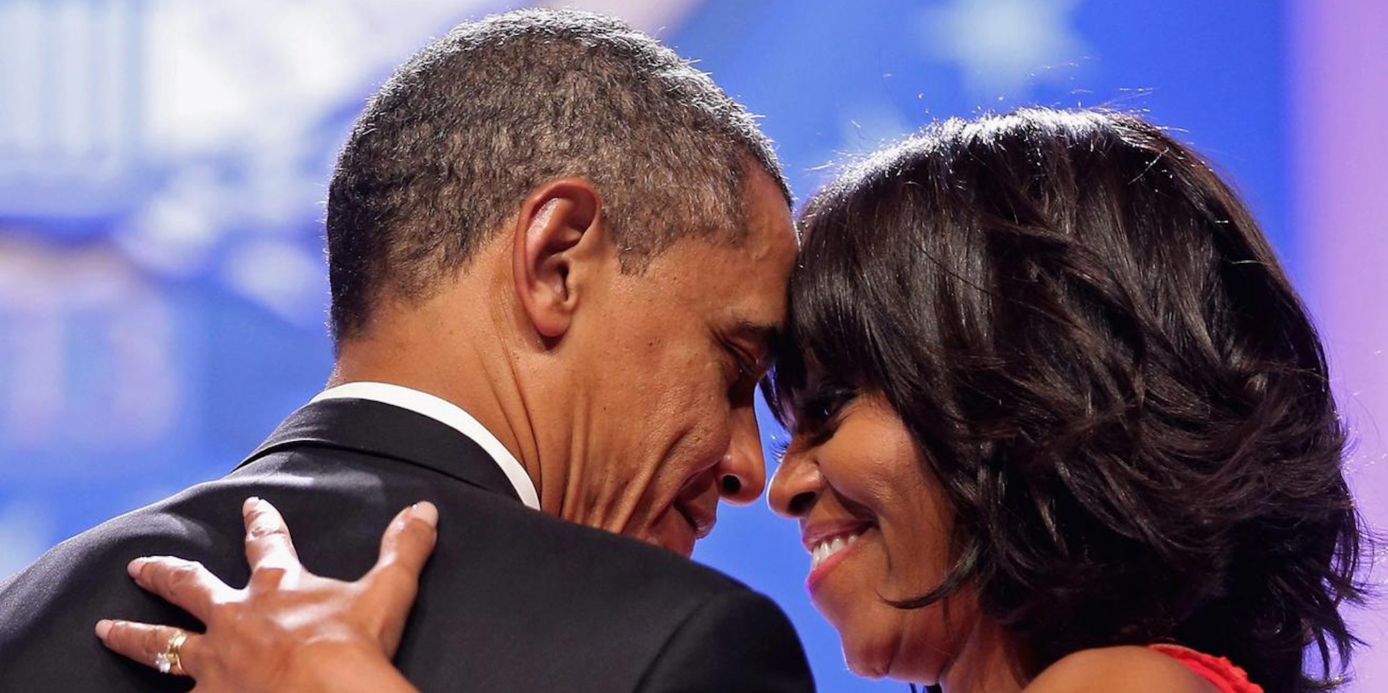 Michaelle und Barack Obama umarmen sich