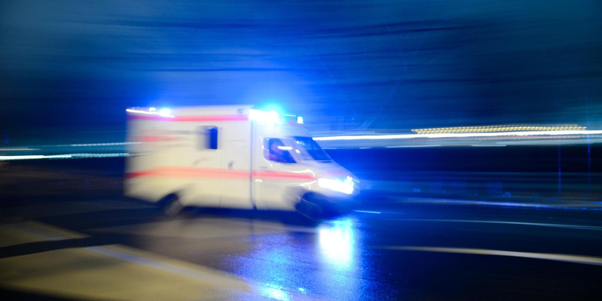 Ein Krankenwagen im Einsatz (Symbolbild)