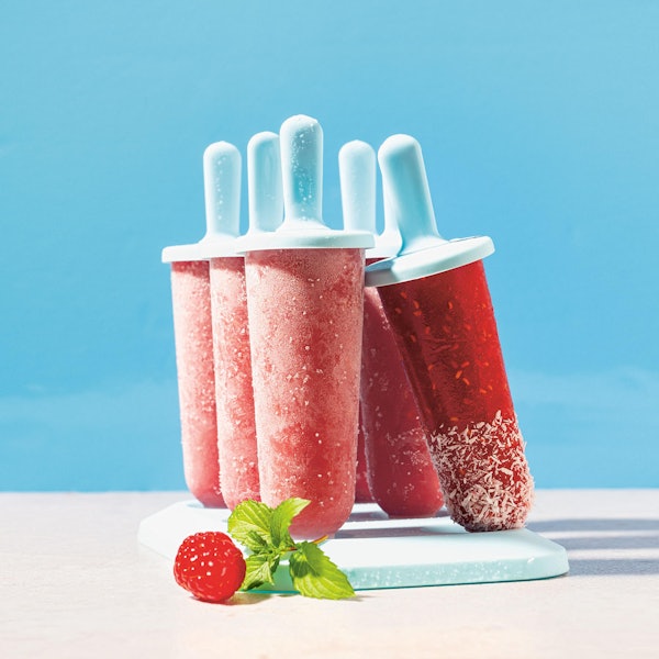 Leckeres Erdbeereis am Stiel