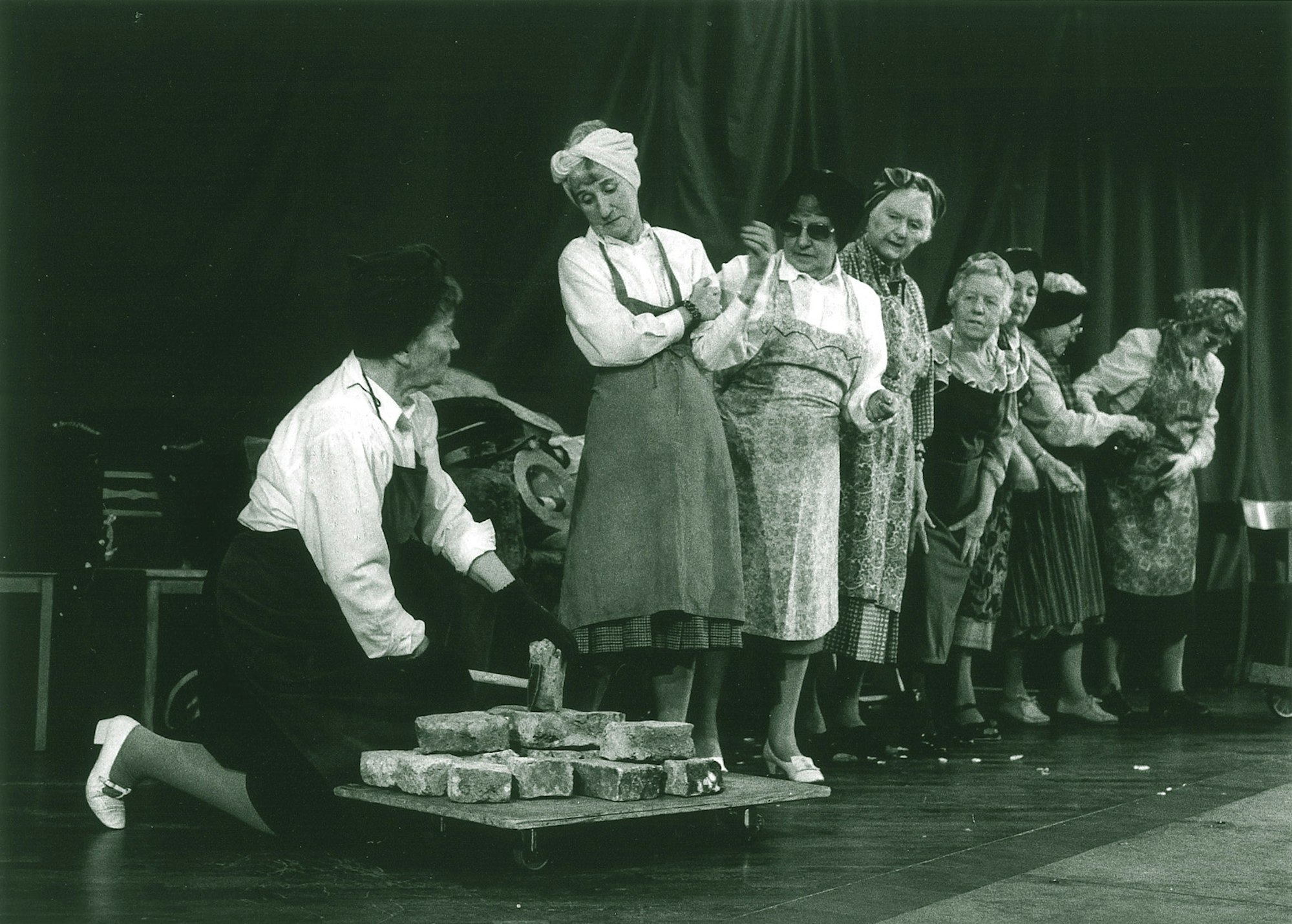 Jahrhundertrevue_Truemmerfrauen