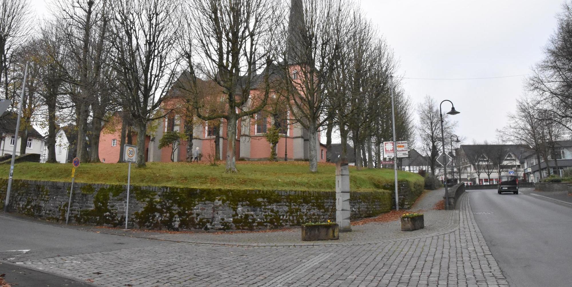 Kirchplatz_Much