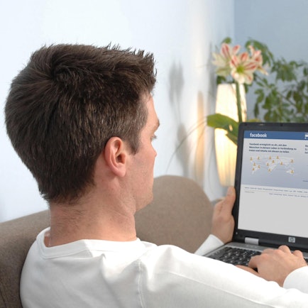 Facebook Mann Laptop