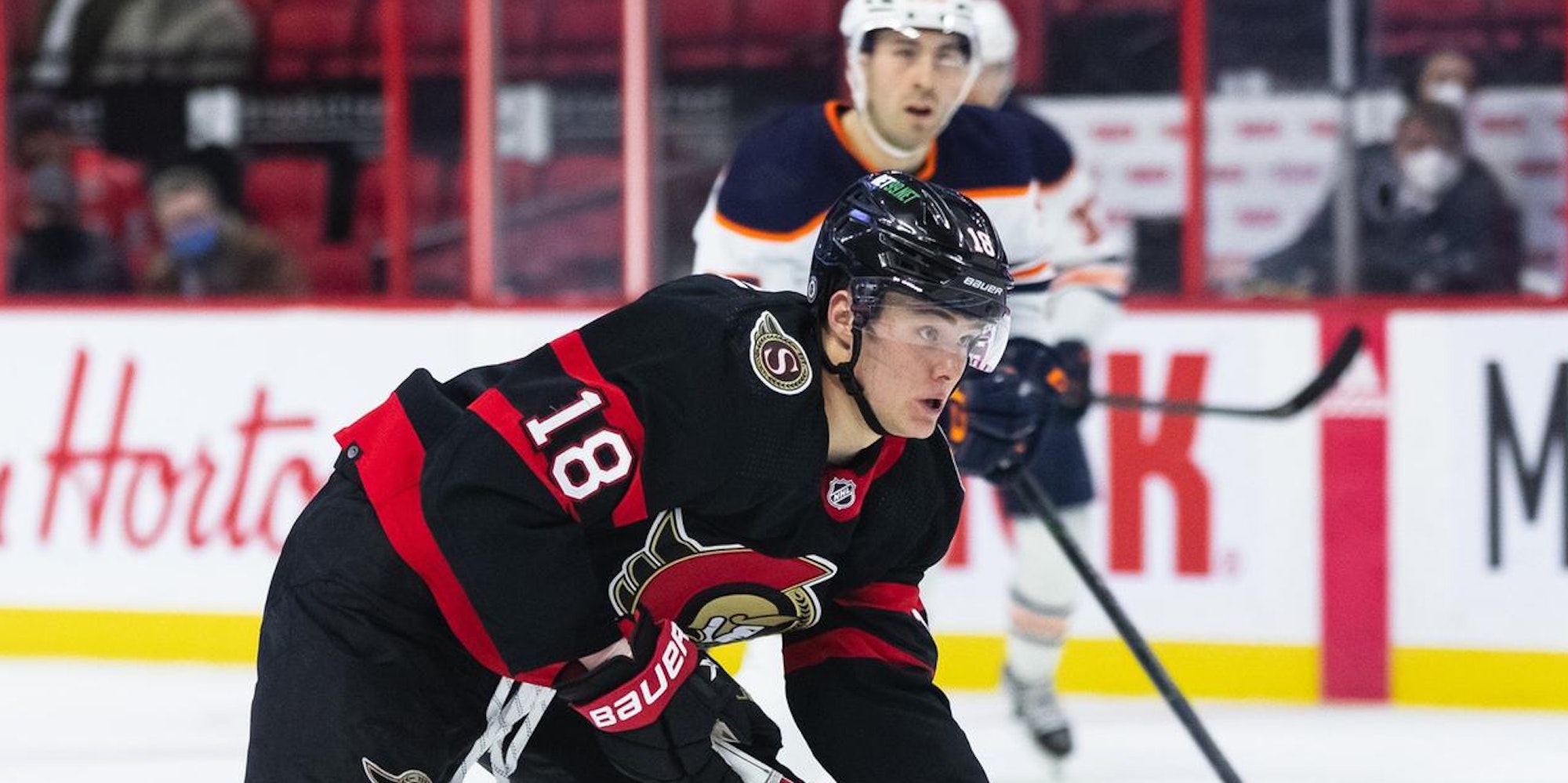 Tim Stützle beim Schuss (1)