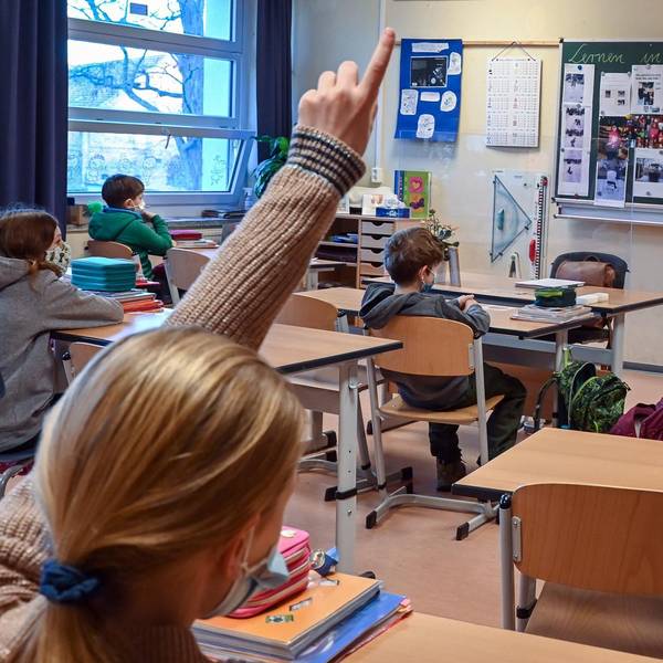 Schule Symbol dpa