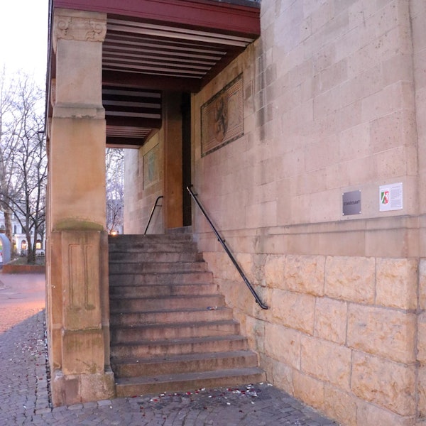 Frechen_Rathausportal_Treppe