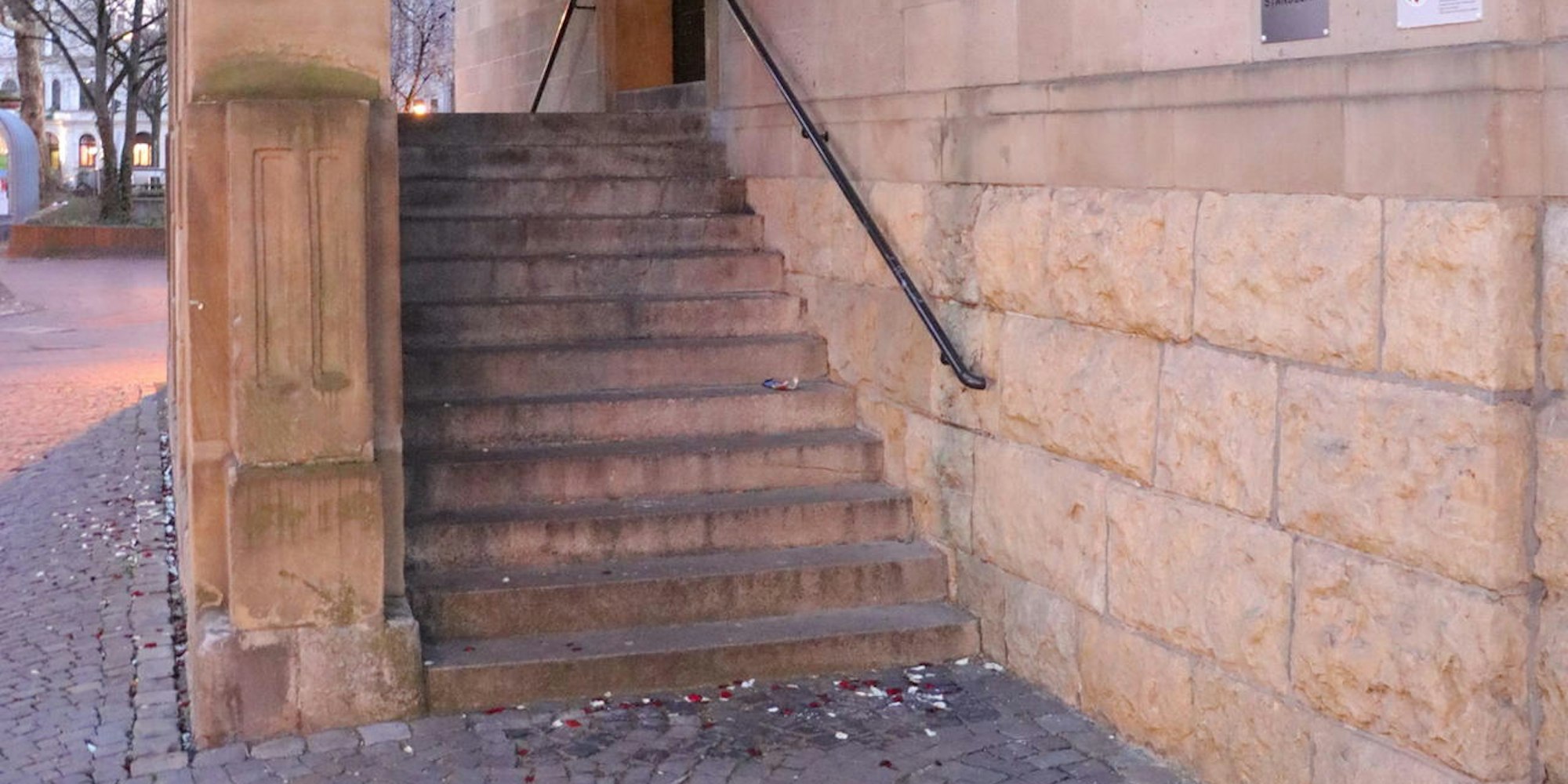 Frechen_Rathausportal_Treppe