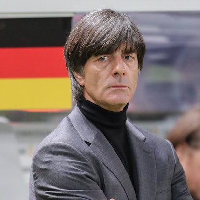 Löw kämpft um seinen Job
