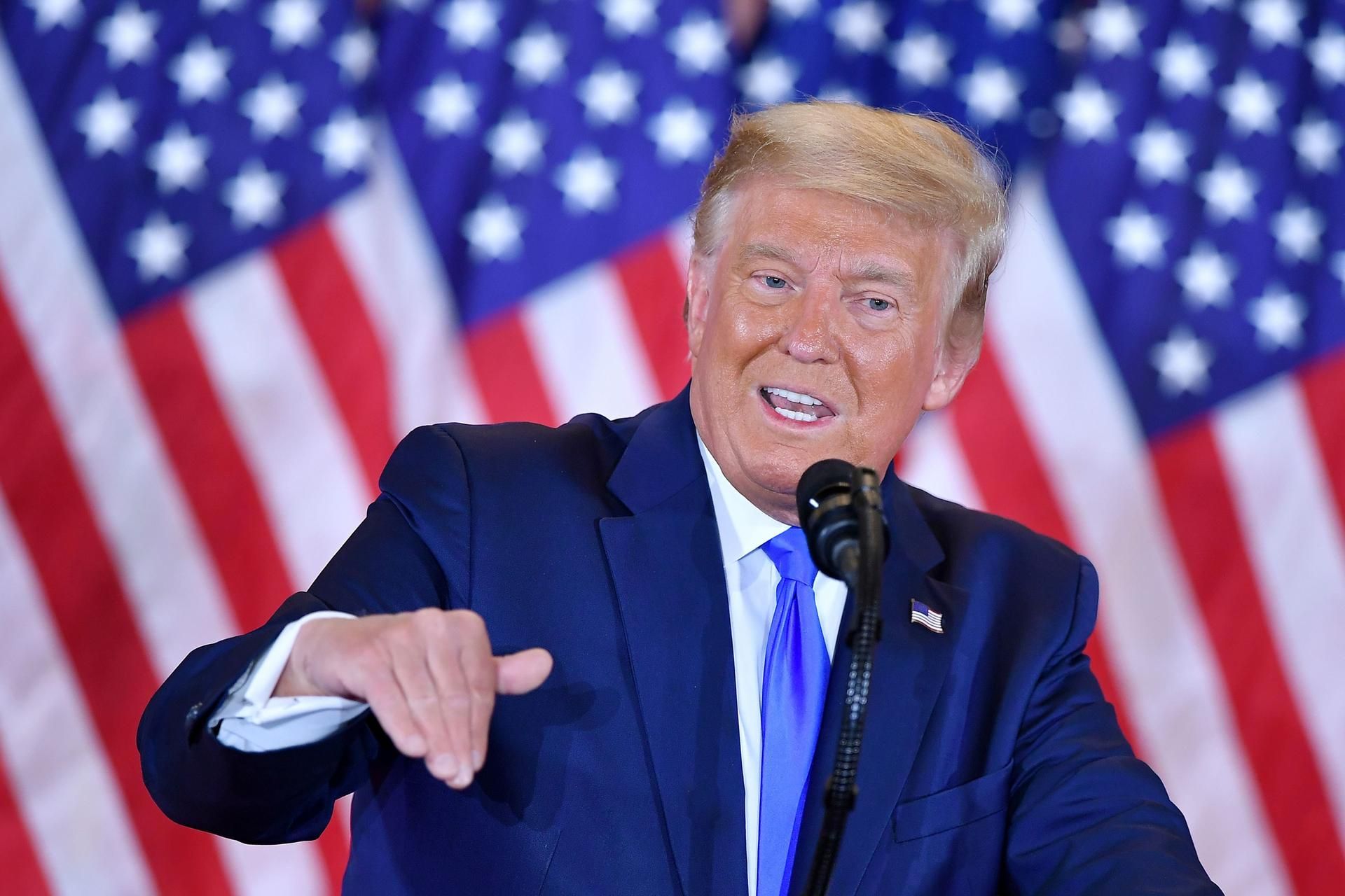 Trump gestikuliert