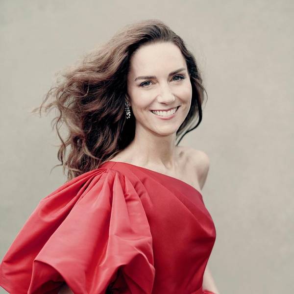 Kate vor Kensington Palast