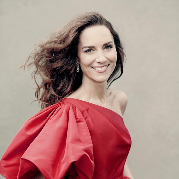 Kate vor Kensington Palast