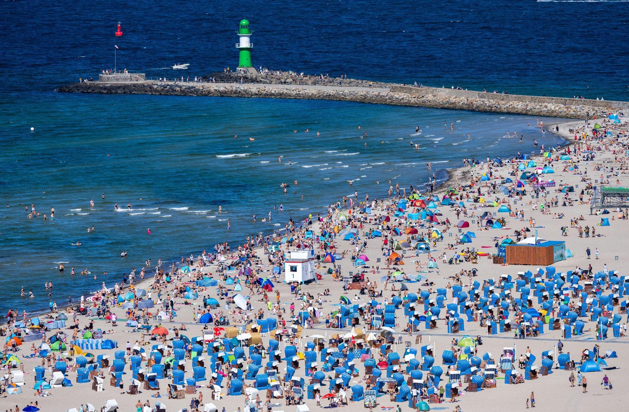 Ostsee Strand dpa