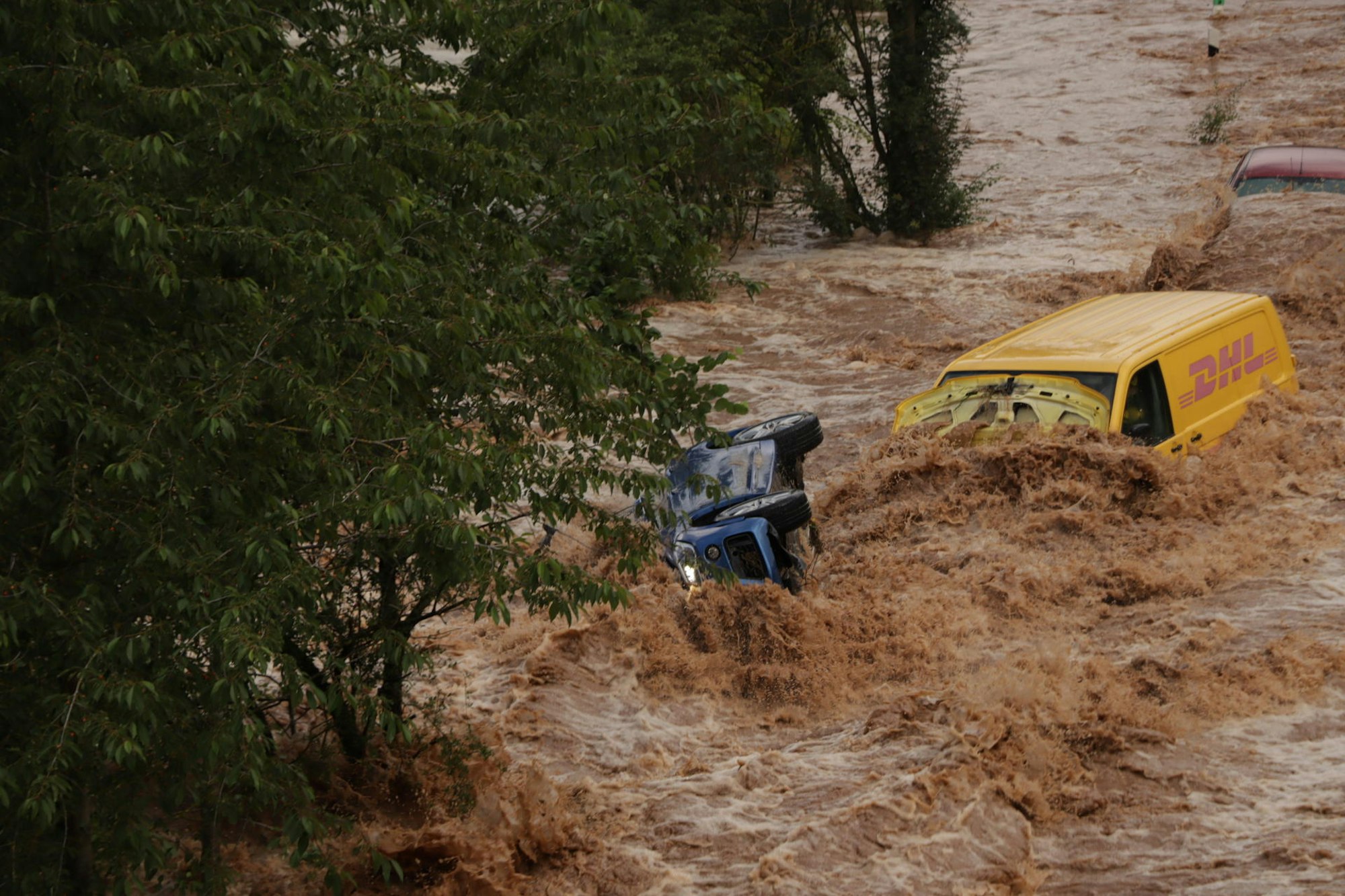 Erftstadt Unwetter DHL Wagen