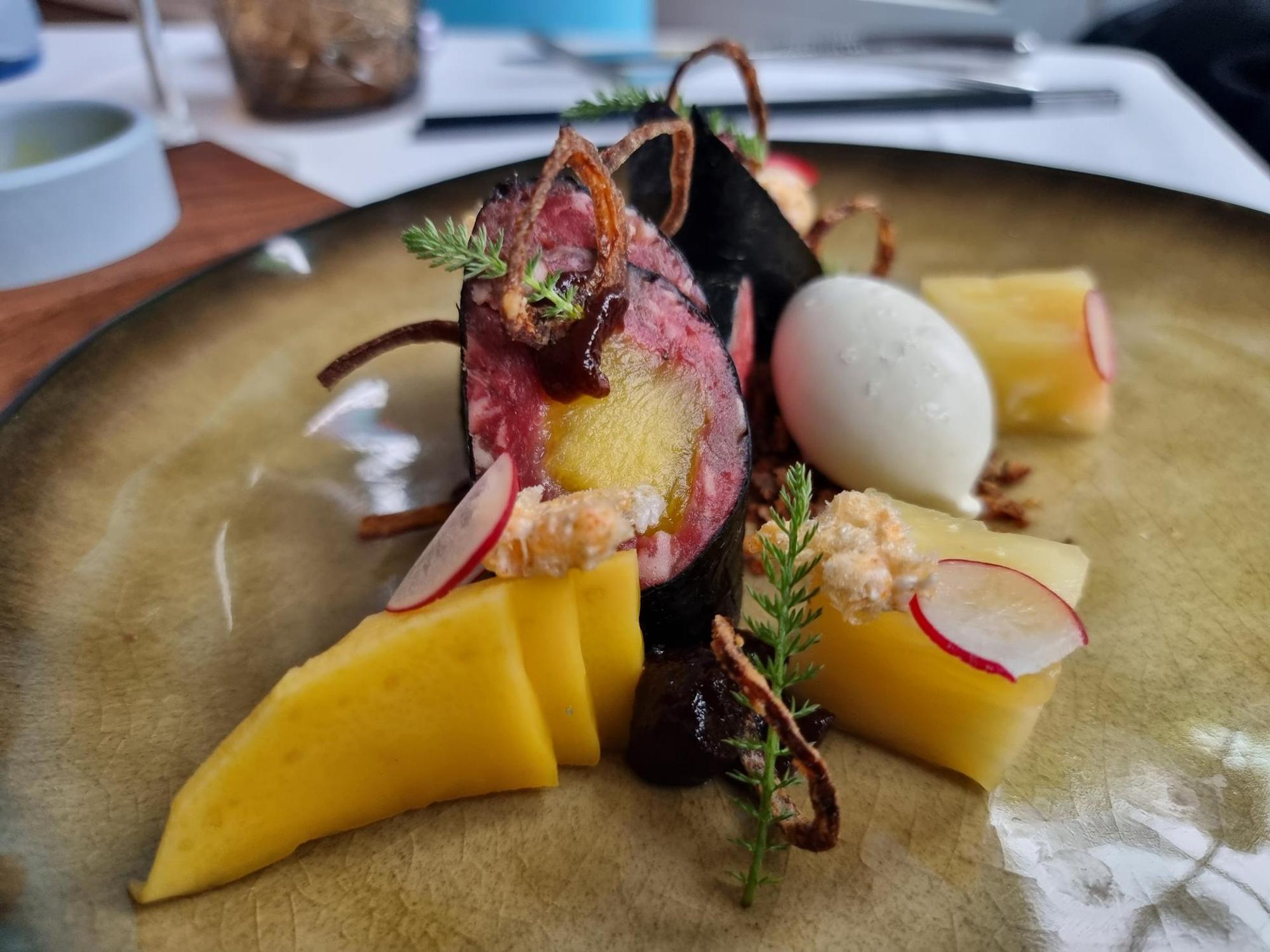Essen im Pure White Tartar