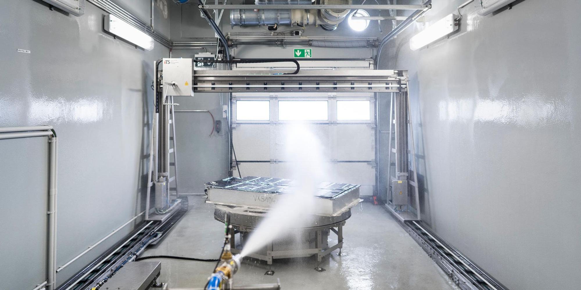 TÜV Rheinland Batterieprüfung Aachen IP Schutzartprüfung gegen Wasser