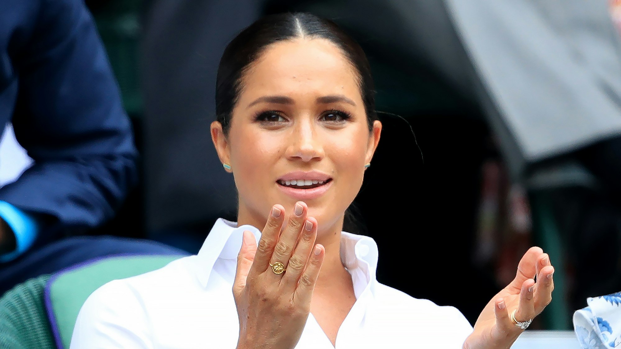 Meghan Markle setzt zum Klatschen an.