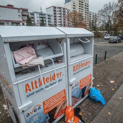 kleidercontainer-avea-_leverkusen_ALF_3303