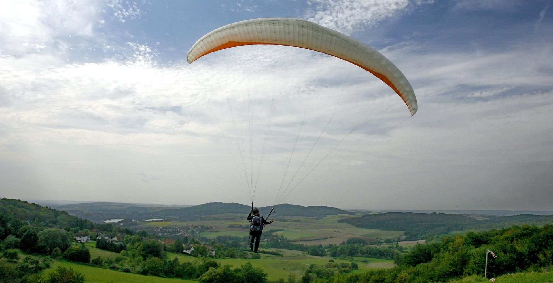 Gleitschirm_Flieger_18179745