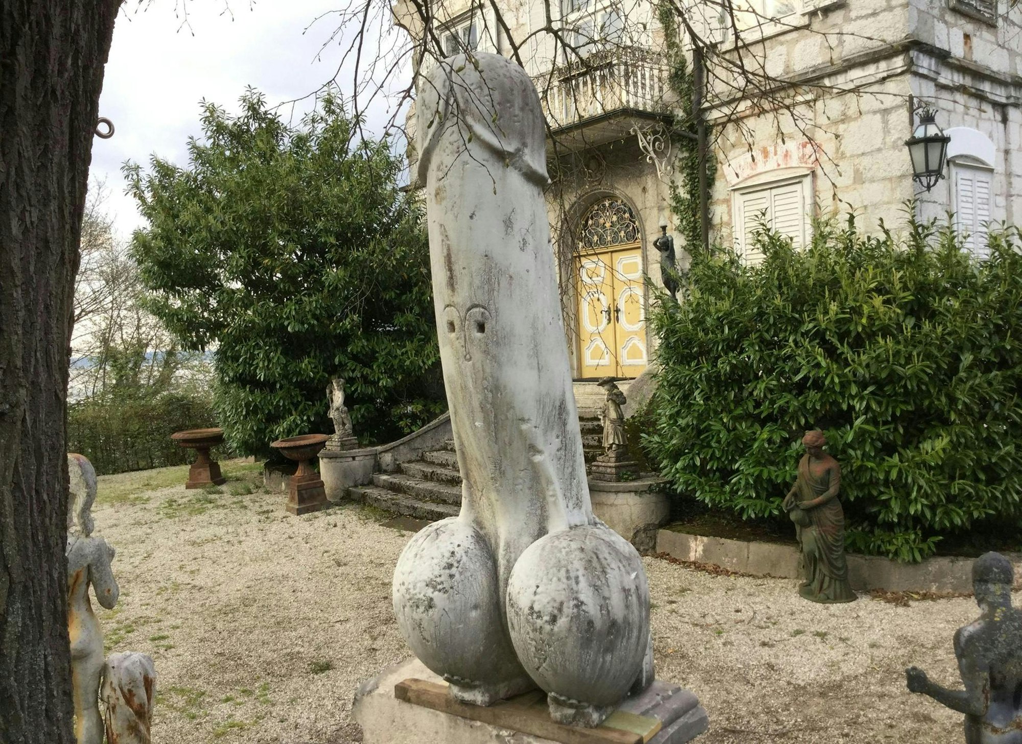 Steinpenis ohne Kondom