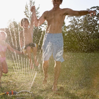 Familie im Garten Getty Images