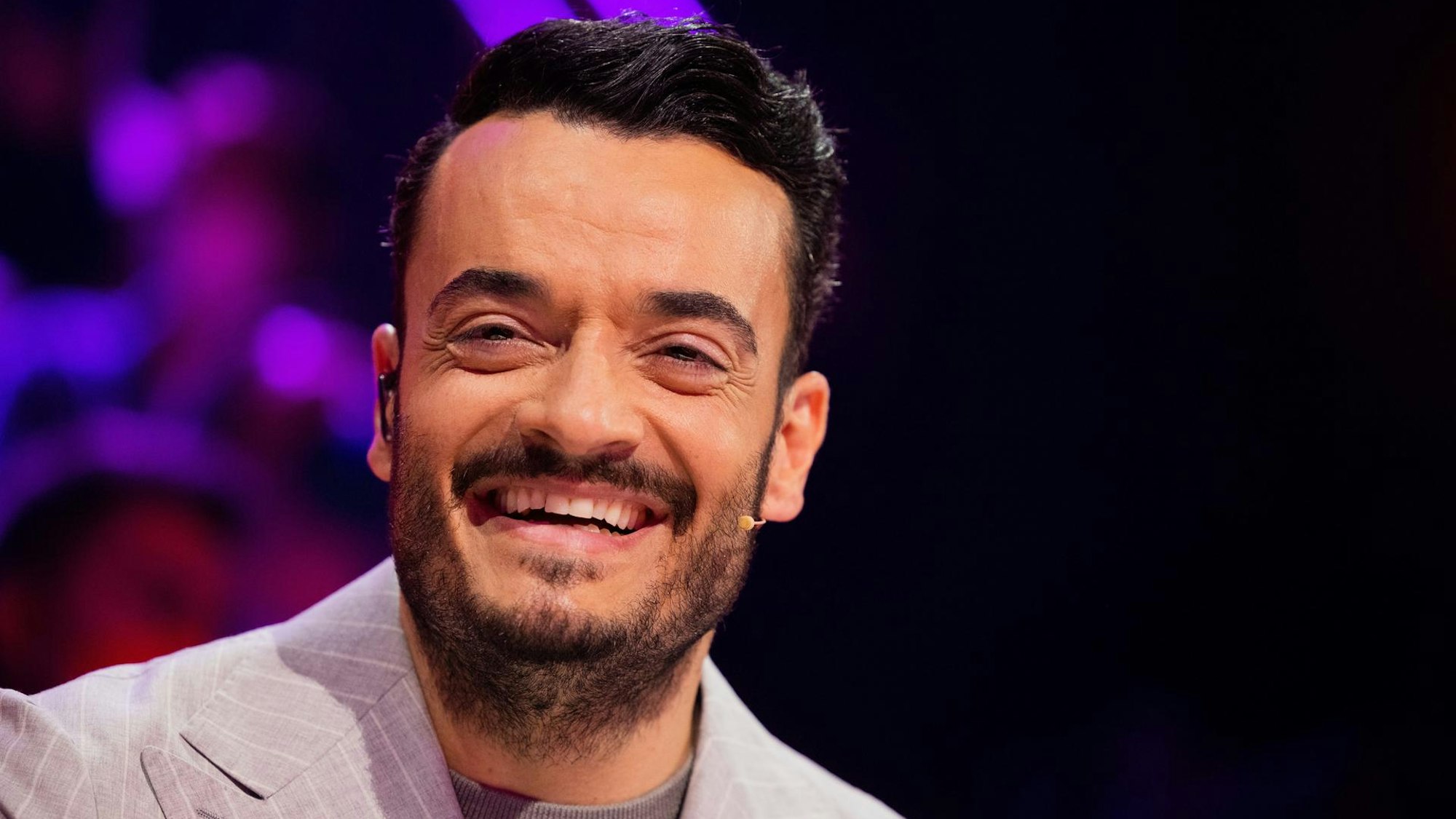 Moderator Giovanni Zarrella lächelt.