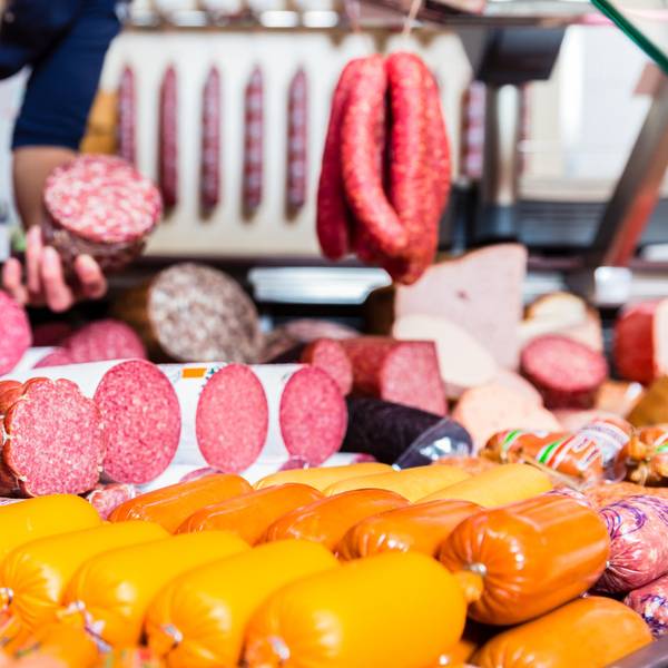 wurst beim metzger kaufen getty symbol
