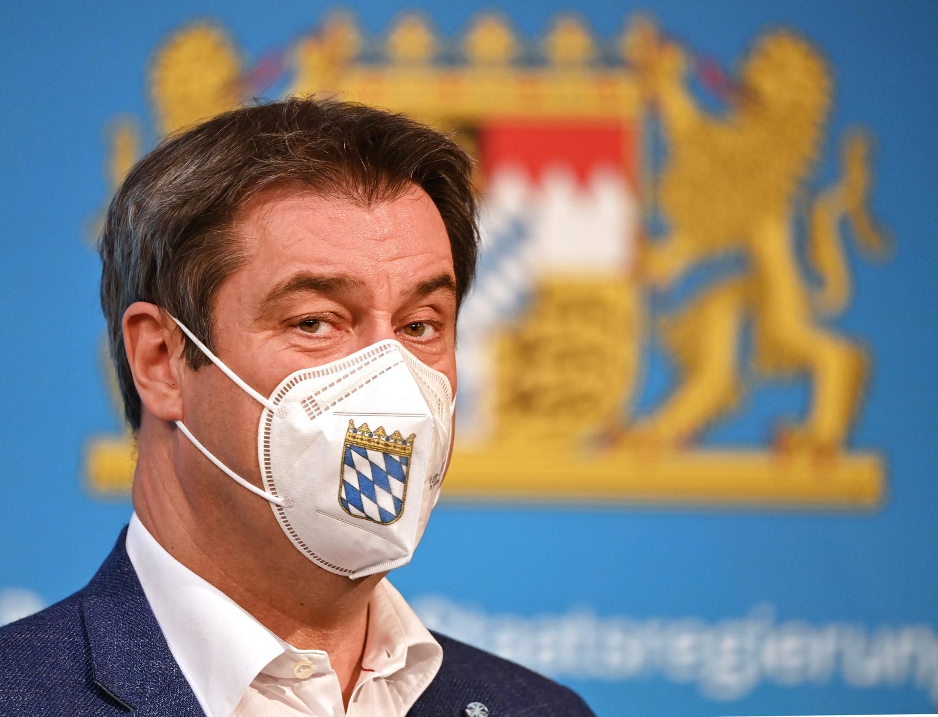 Söder mit Maske