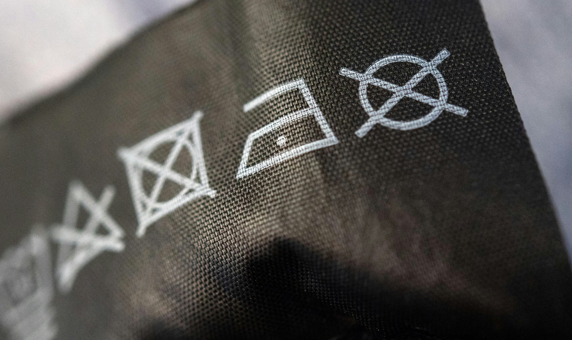 Wäschetikett mit Bügel-Hinweisen