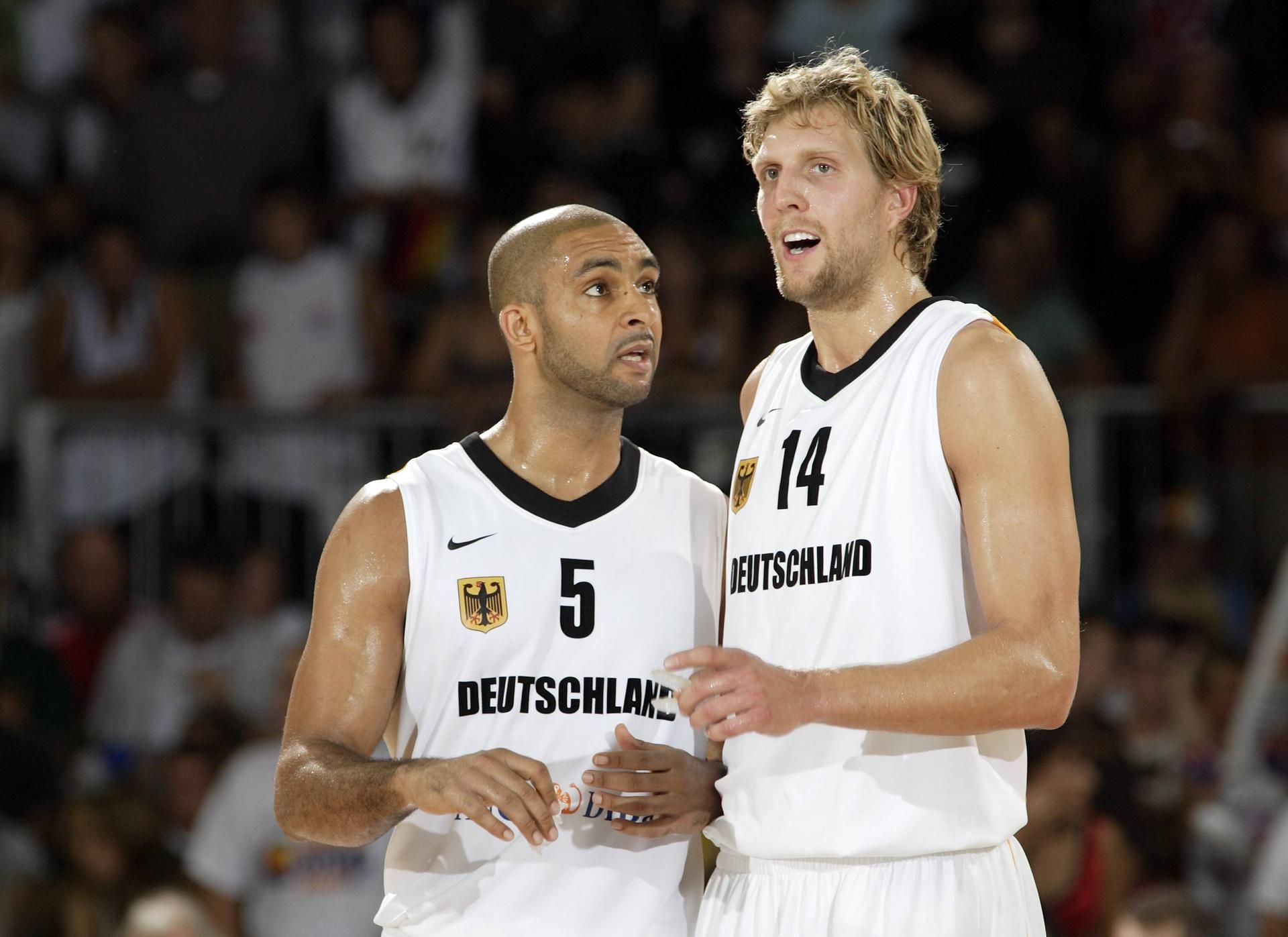 Okulaja und Nowitzki (1)