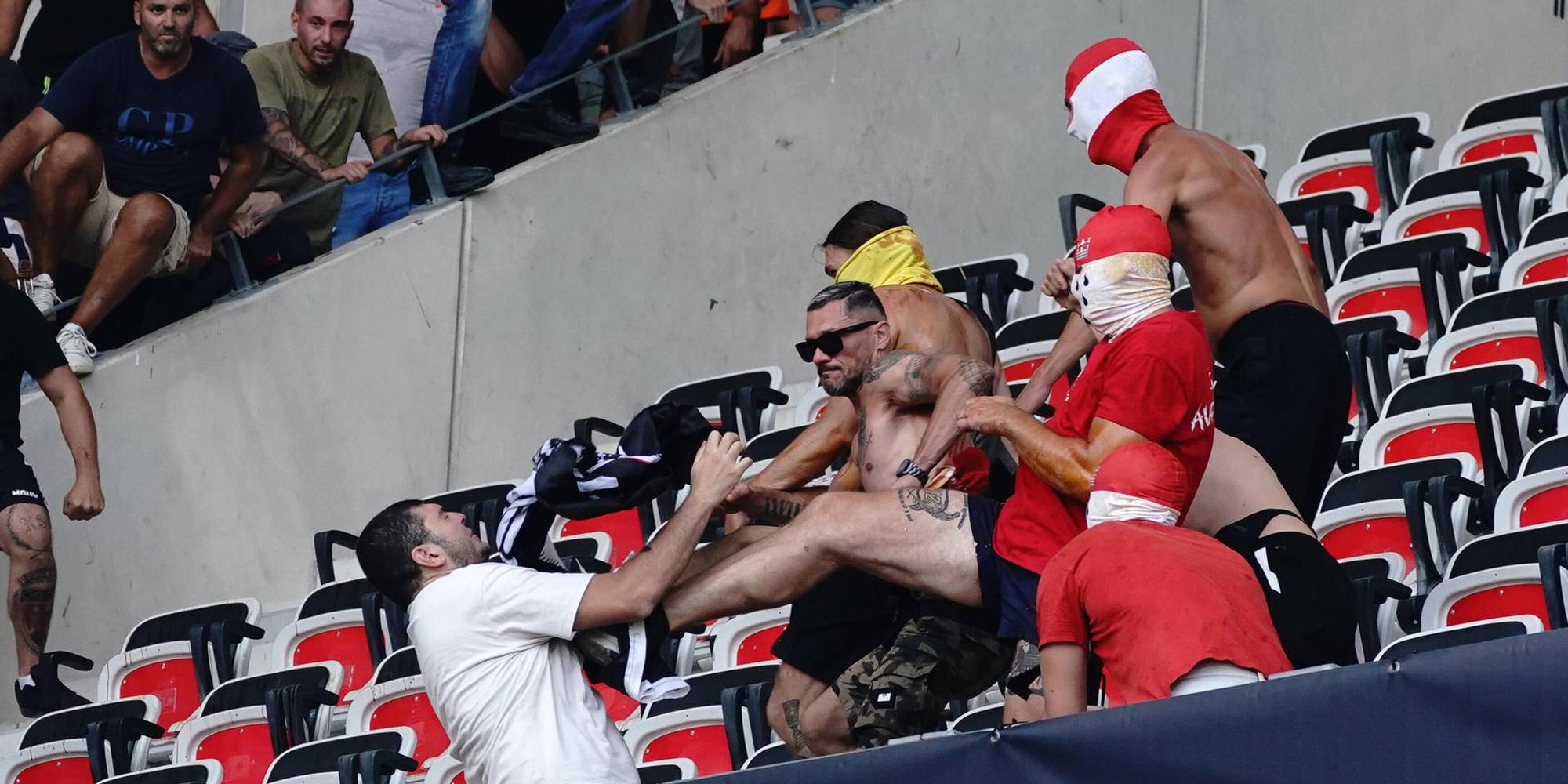 FC Fan mit Tattoo am Hals