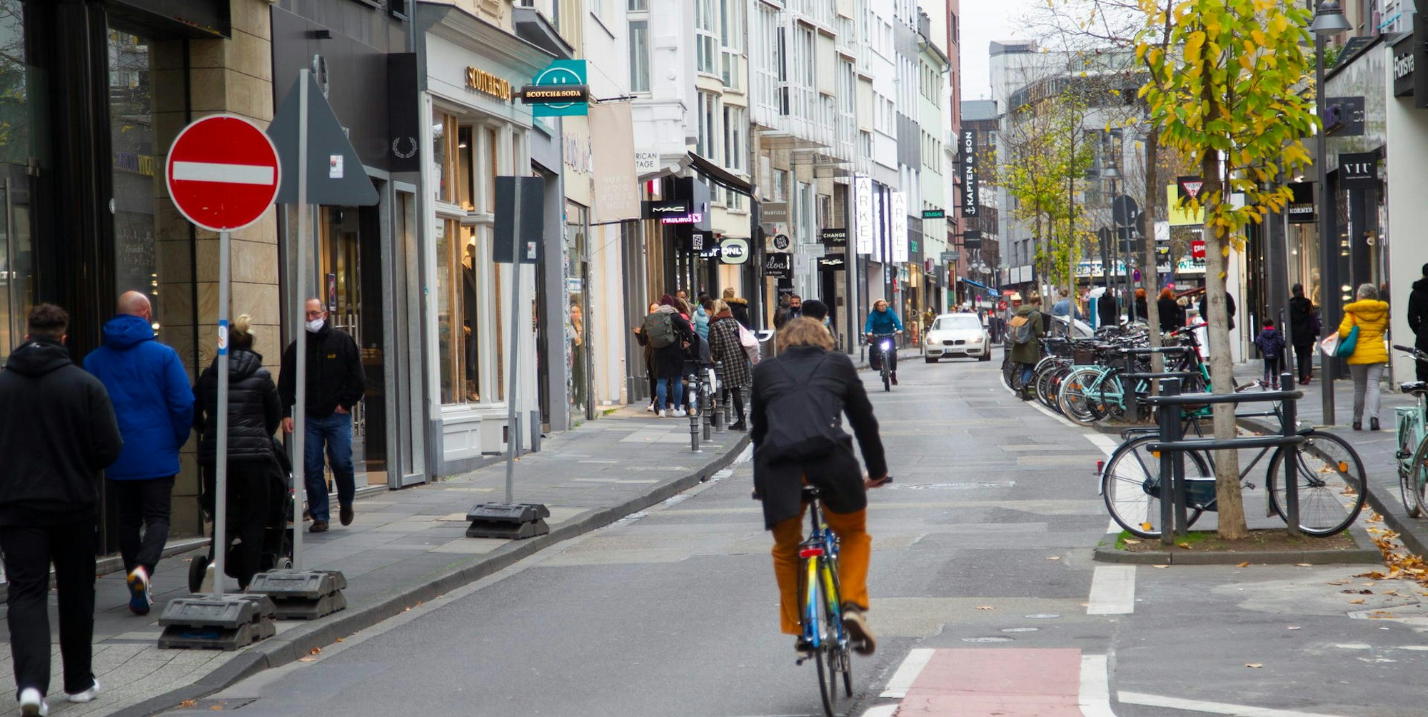 20201116_tb_Ehrenstrasse_Poller_002