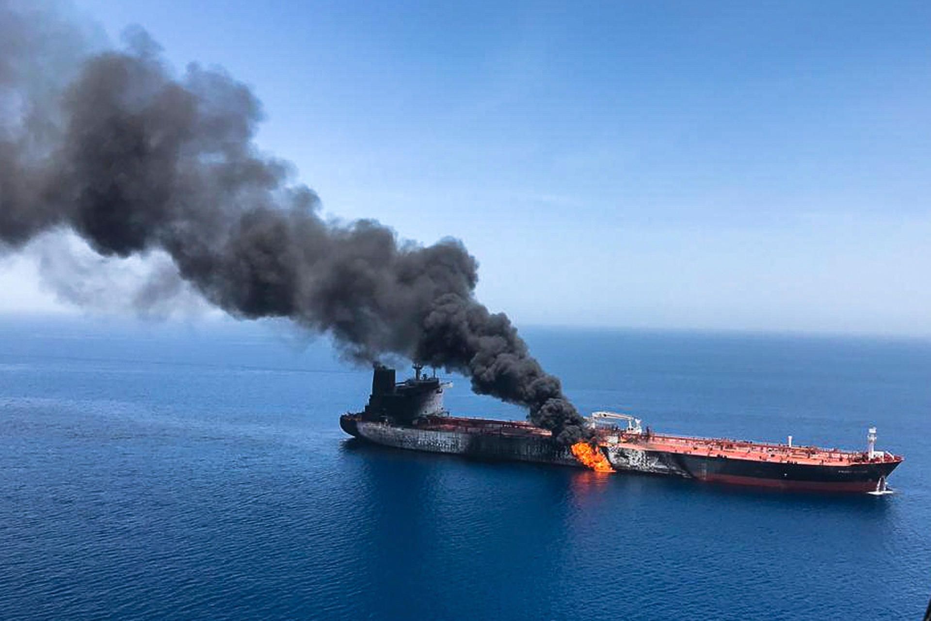 Tanker in Flammen