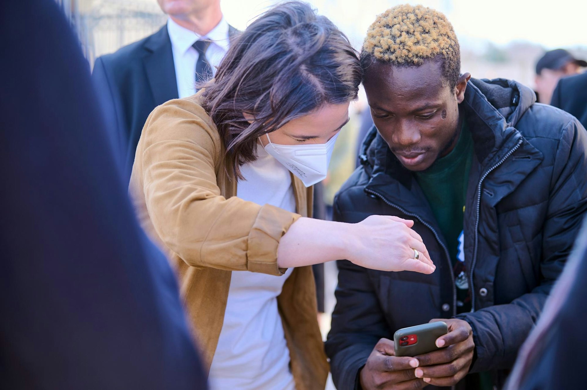 Baerbock Flüchtender DPA 300322