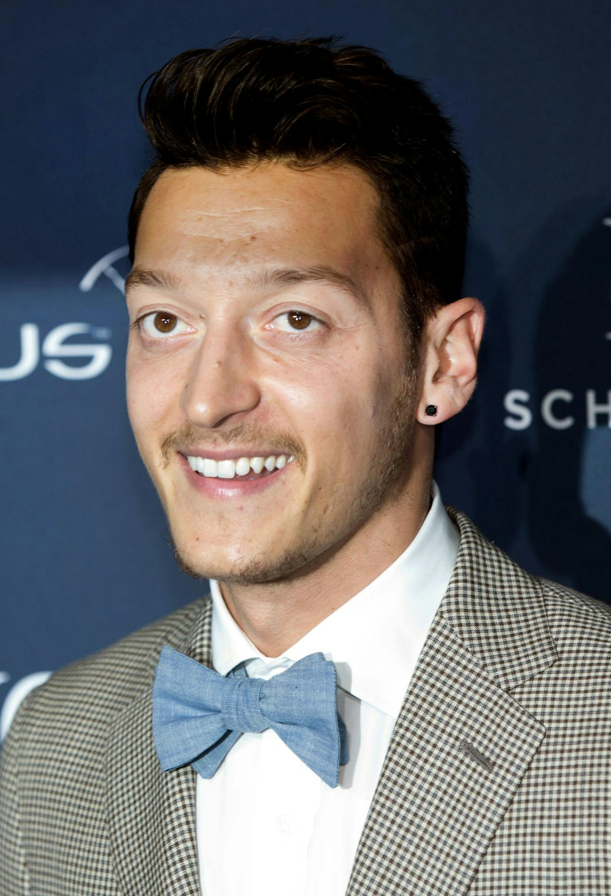 Mesut Özil_Movember