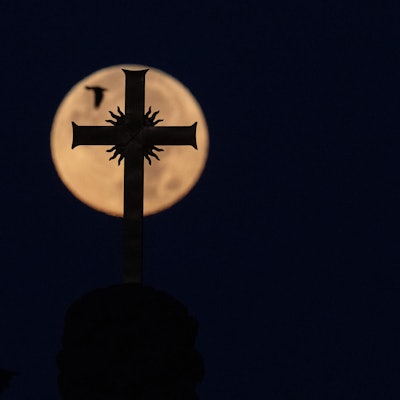 Kreuz Katholische Kirche Symbolbild