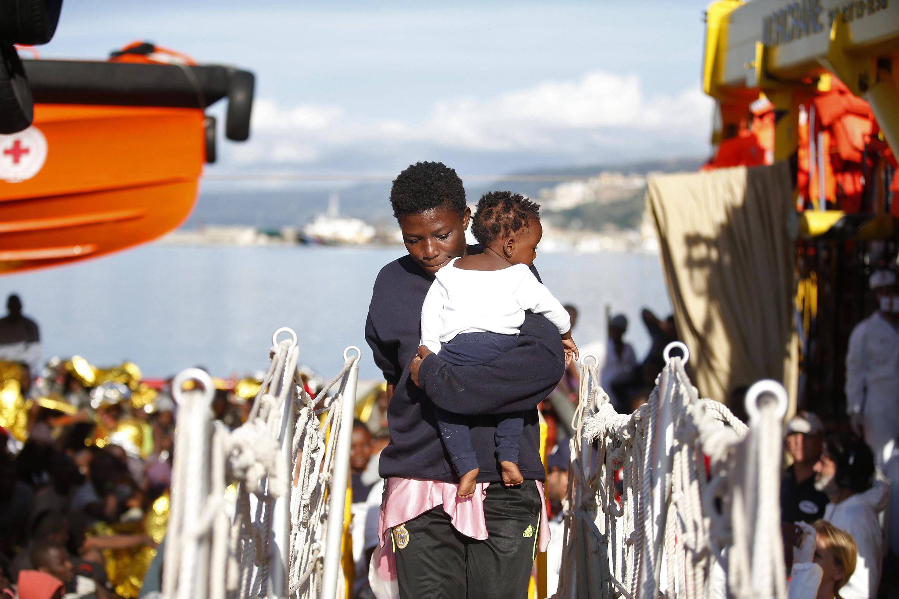 rettungsaktion-flüchtlinge-mittelmeer-dpa