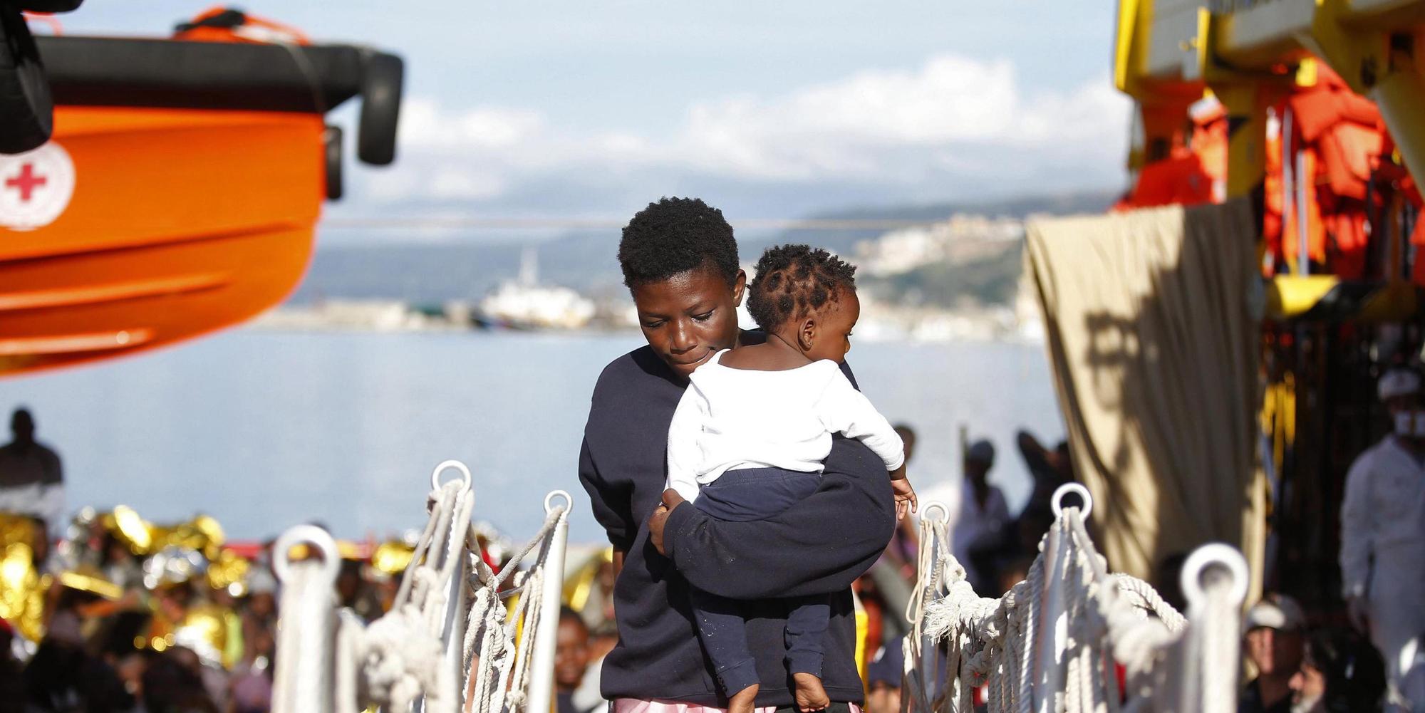 rettungsaktion-flüchtlinge-mittelmeer-dpa