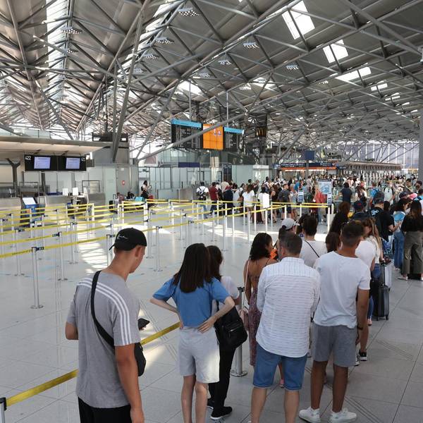 Flughafen Chaos Wartezeit GOY
